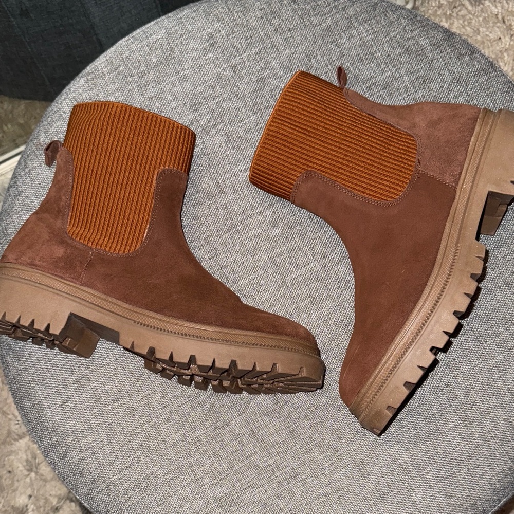 Brown Fo Suede Ankle Boots